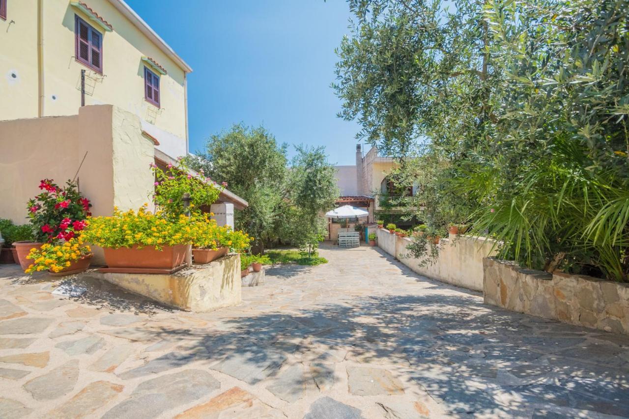 Sa Dommo De Sa Pietate Apartman Orosei Kültér fotó